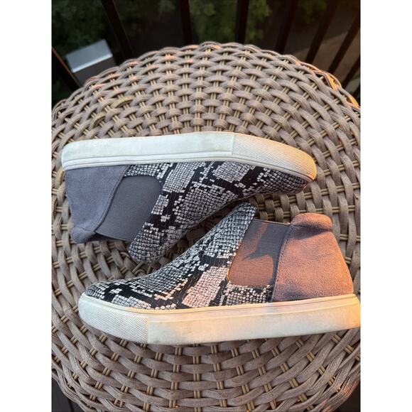 Coconuts by Matisse Gray Snake Print Chelsea Boot 5.5 Shoe Low top - Picture 2 of 15